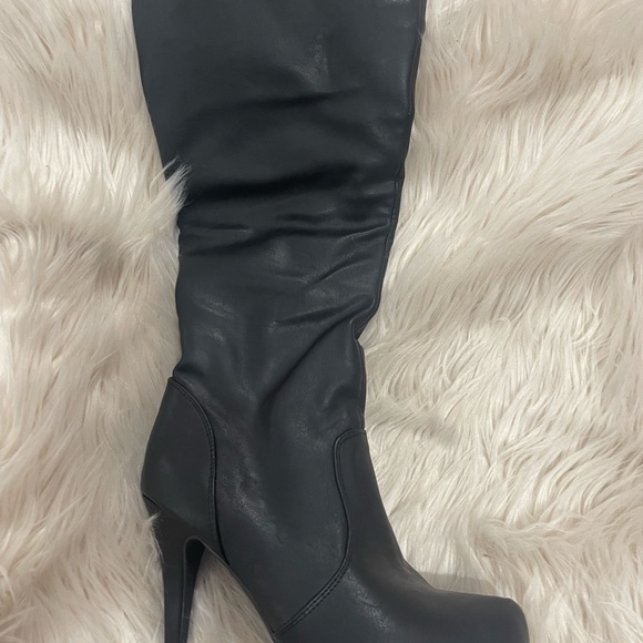 Knee-high boots - Picture 3 of 4